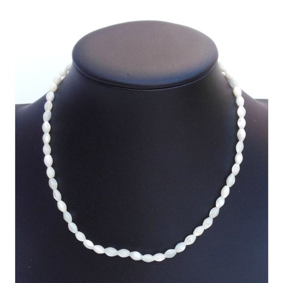 Unbranded Jewelry - Mother of Pearl Choker with Gold Tone Clasp 14"